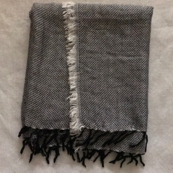 BCBGENERATION scarf - Picture 5 of 6